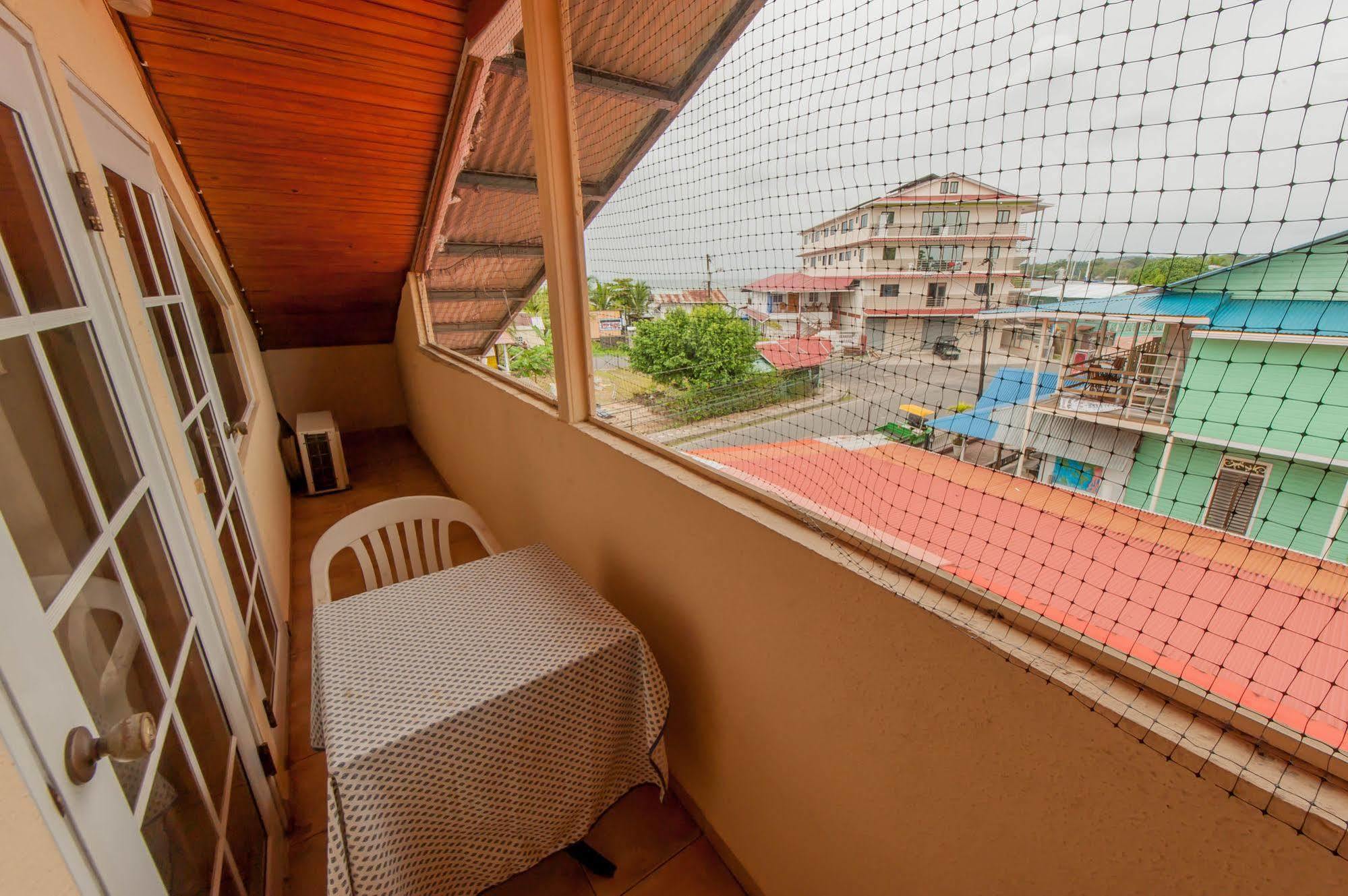 Hotel Posada Los Delfines Bocas del Toro Exterior foto